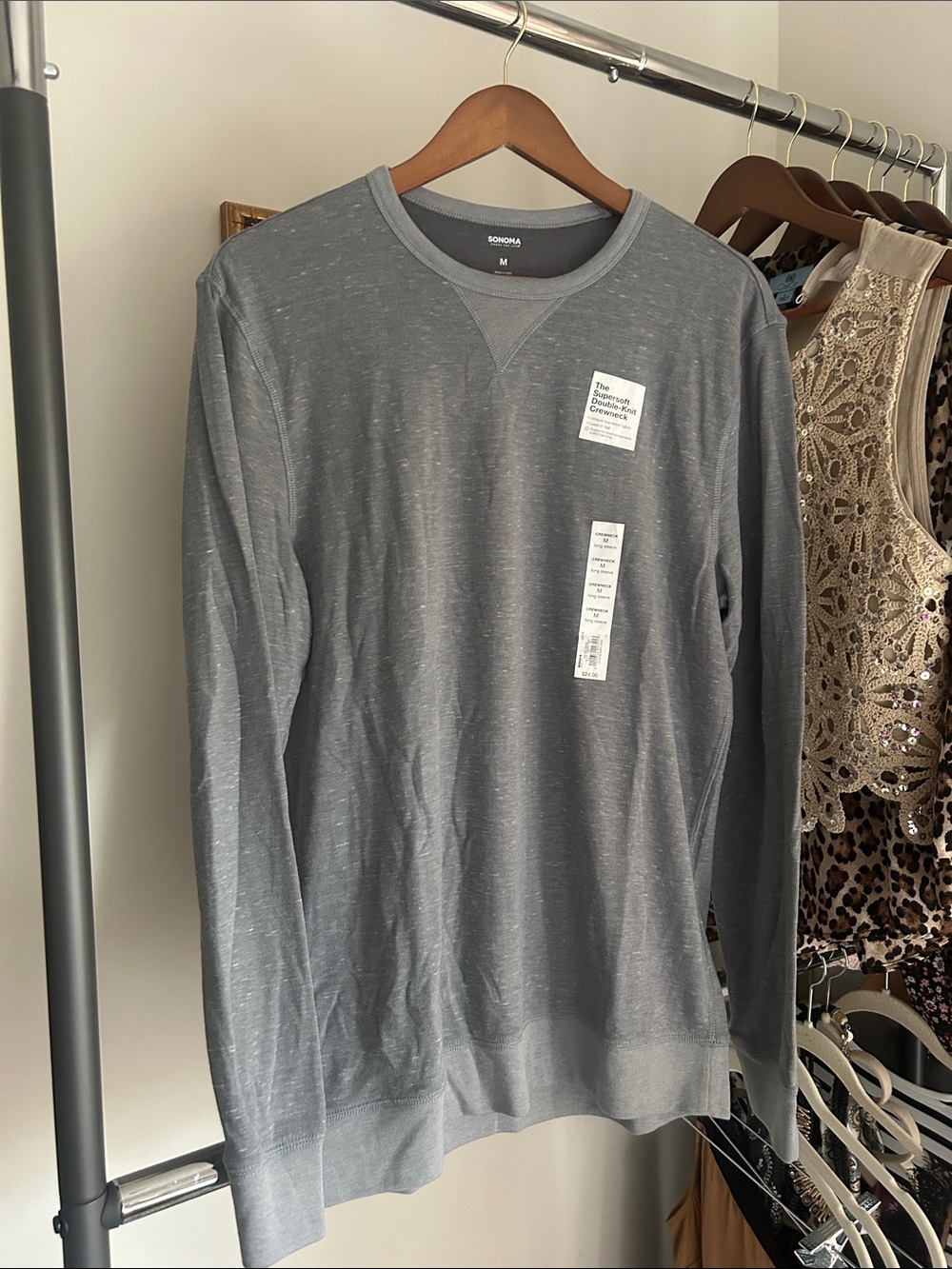 New Men's M Gray soft long sleeve crewneck shirt